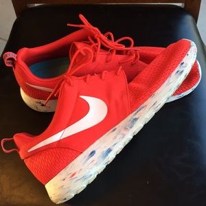 Red Nike Rosherun